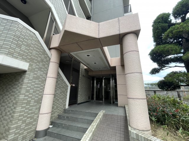 16/17 エントランス