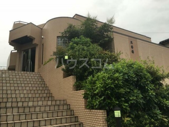 13/18 エントランス