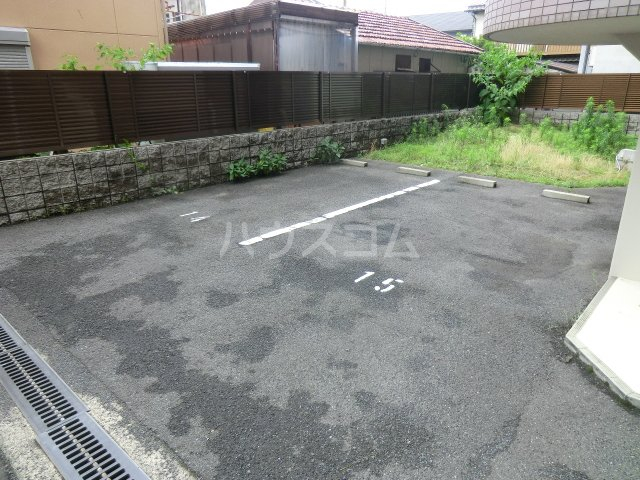 2/4 駐車場