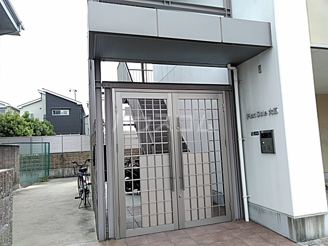 26/29 エントランス