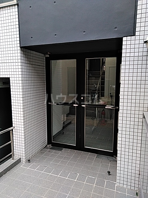 28/30 エントランス