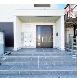 18/26 エントランス