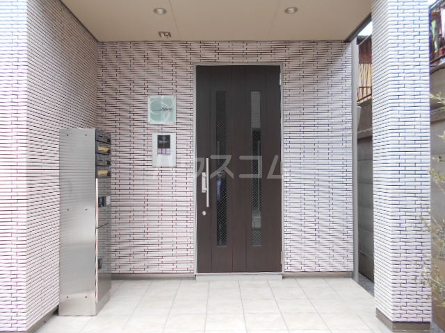 27/28 エントランス