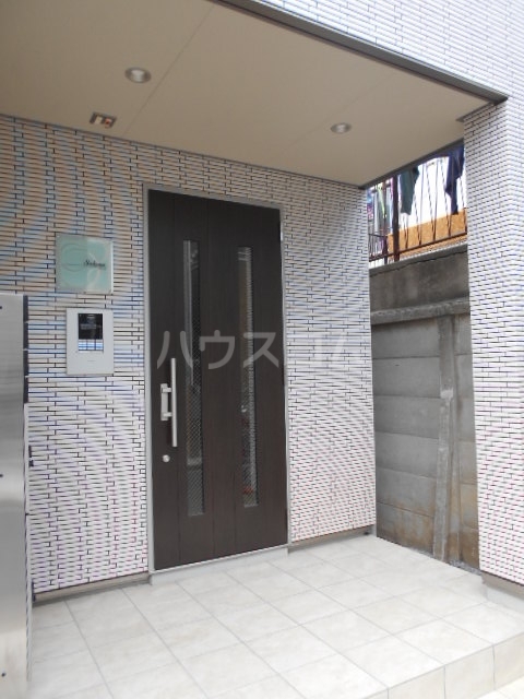 28/28 エントランス