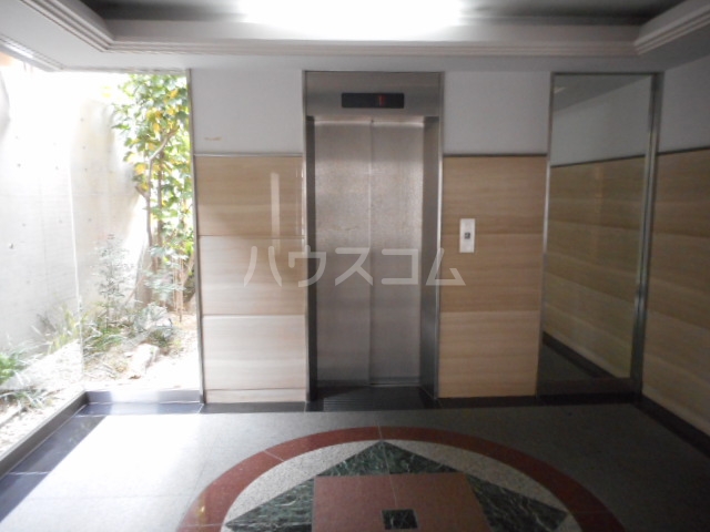 22/26 エントランス