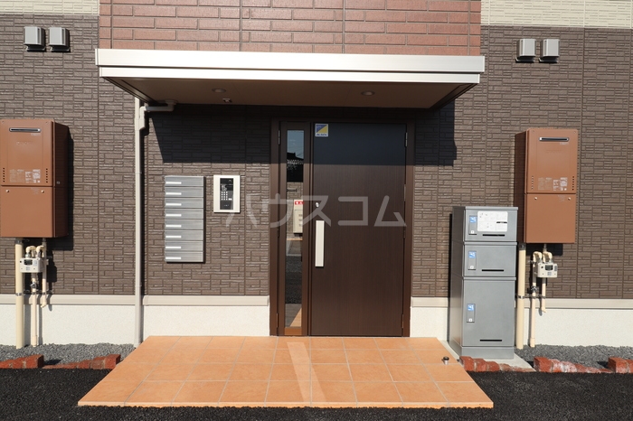 18/22 エントランス