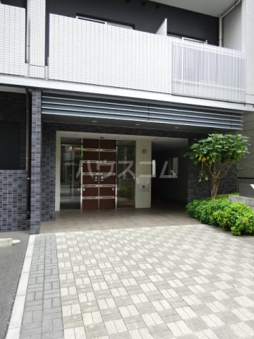 26/30 エントランス