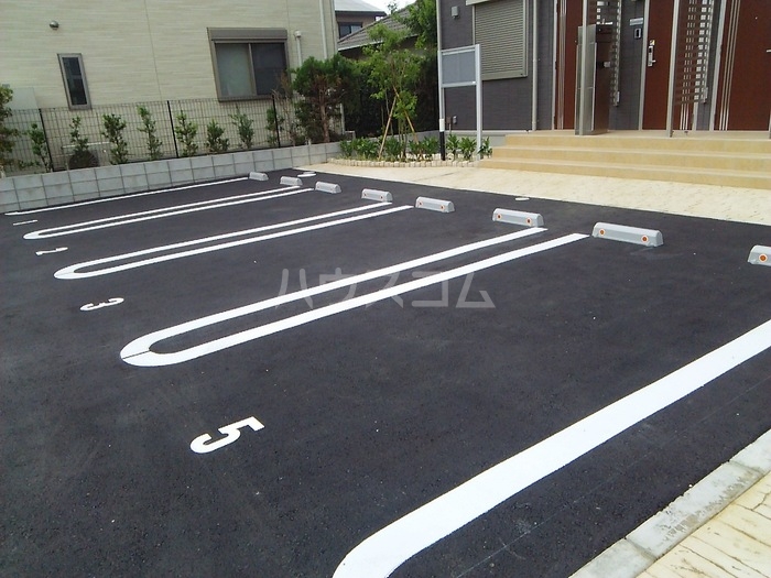 2/3 駐車場