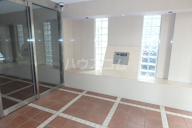 23/30 エントランス