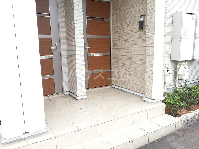 13/22 エントランス