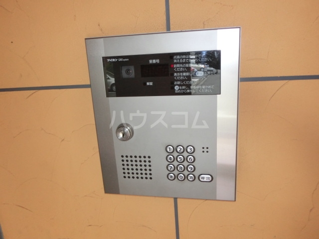 18/26 エントランス