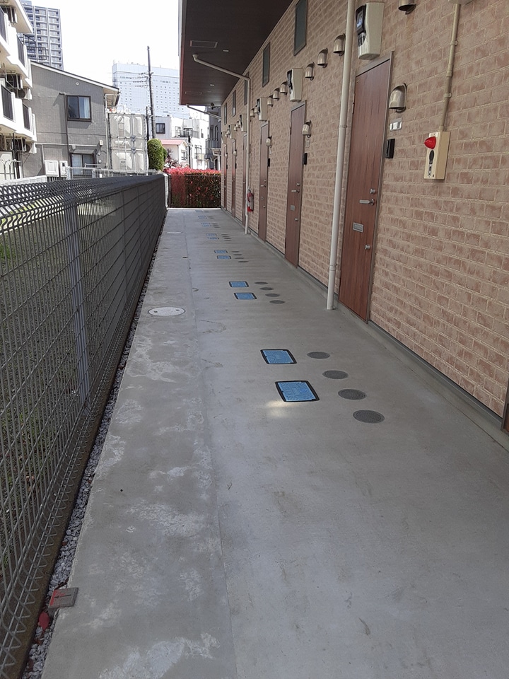 21/30 エントランス