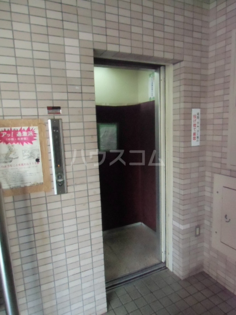 20/30 エントランス