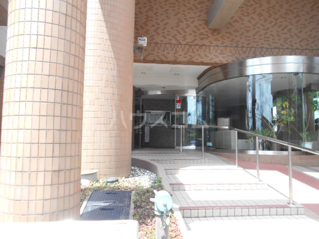 27/29 エントランス