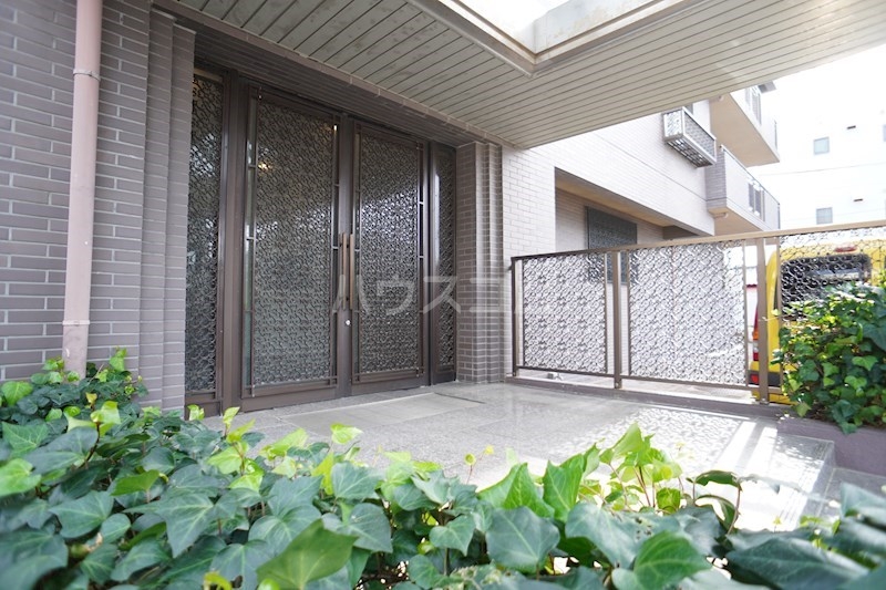 28/30 エントランス