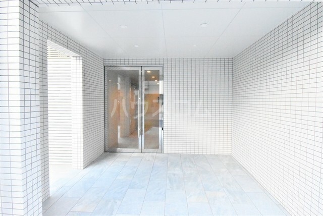 17/23 エントランス