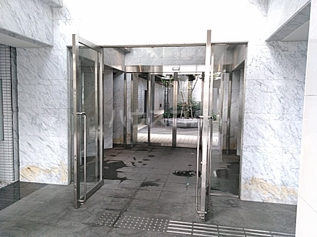 22/30 エントランス