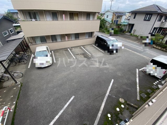2/3 駐車場