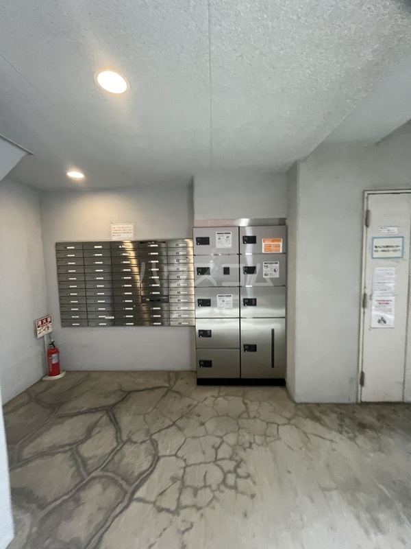 13/13 エントランス