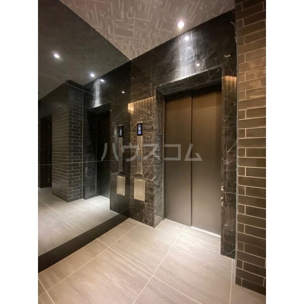 14/18 エントランス