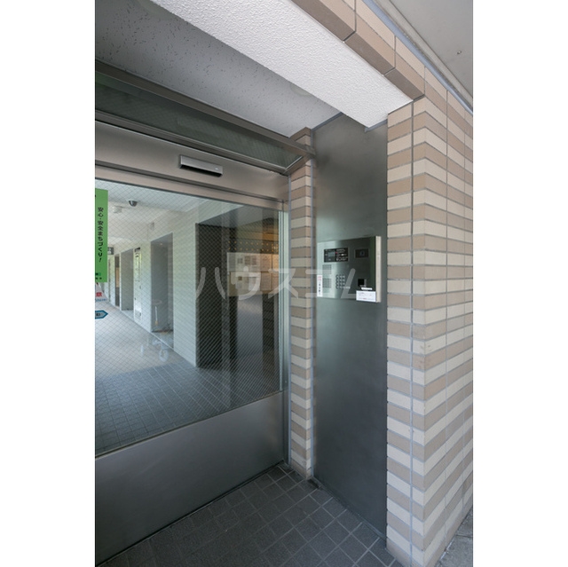 16/18 エントランス