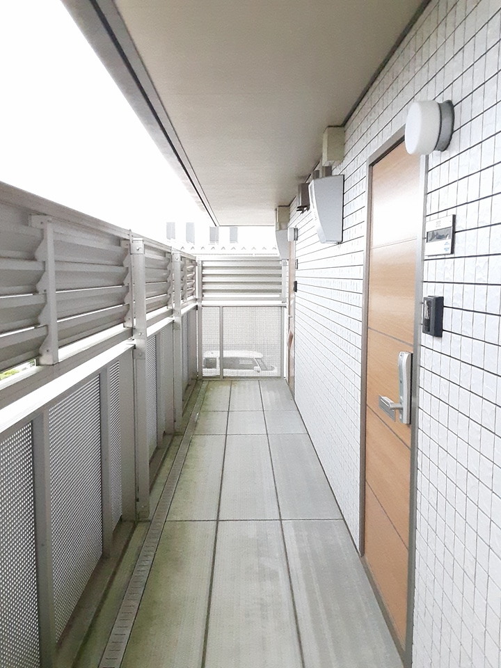 28/30 エントランス