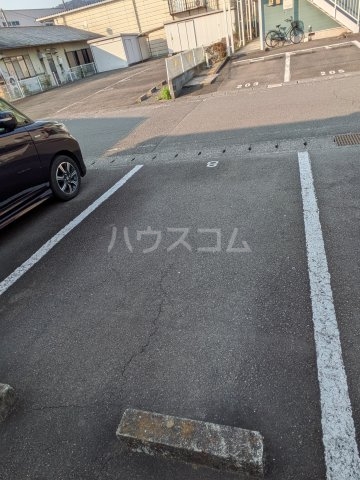 15/15 駐車場