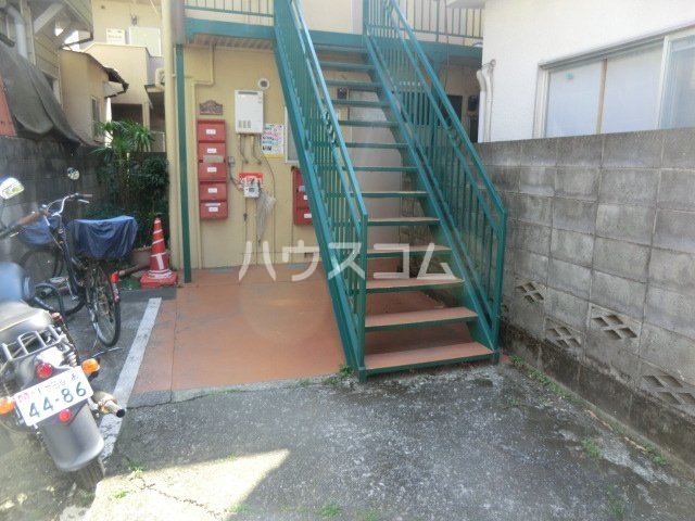 20/21 エントランス