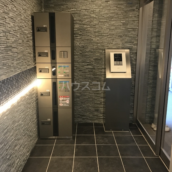 23/30 エントランス