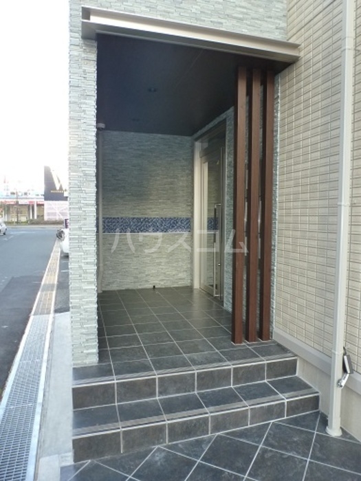 21/30 エントランス