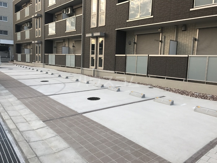 25/30 駐車場