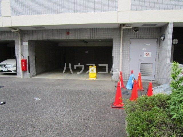 21/30 エントランス