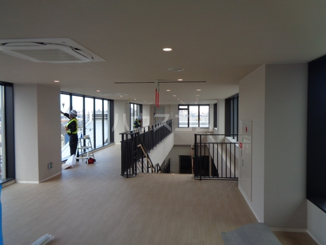 24/29 エントランス