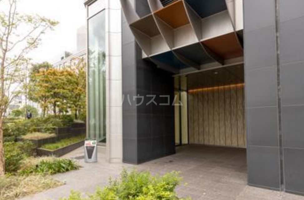 23/23 エントランス