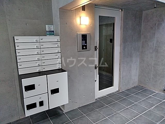 16/27 エントランス