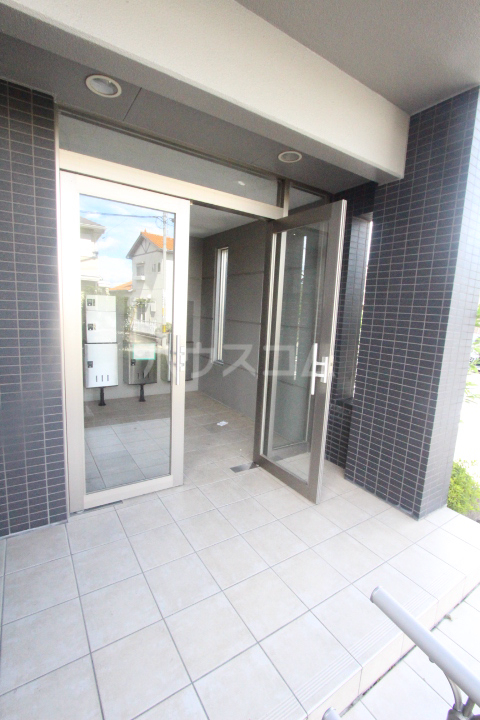 26/30 エントランス