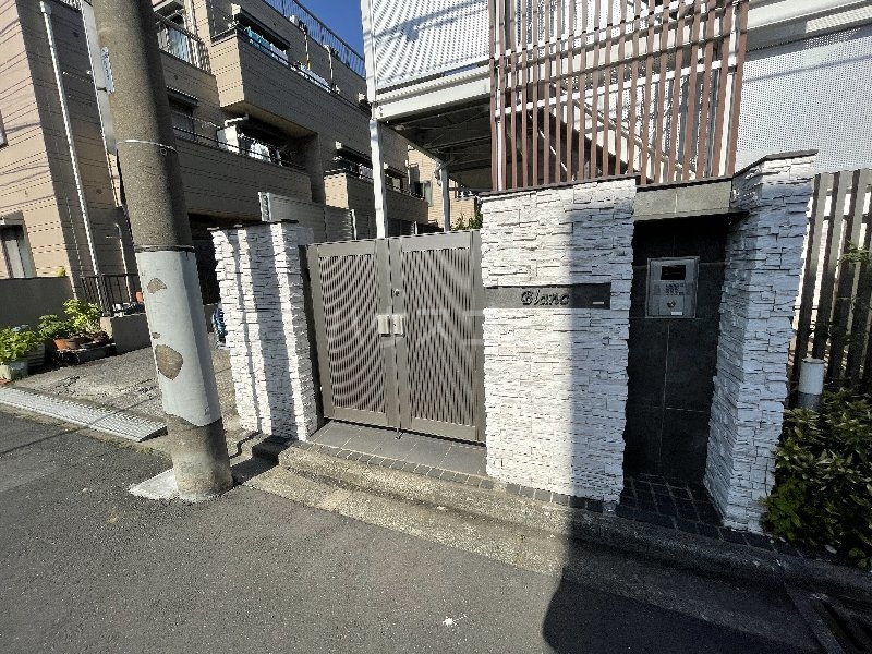 21/23 エントランス