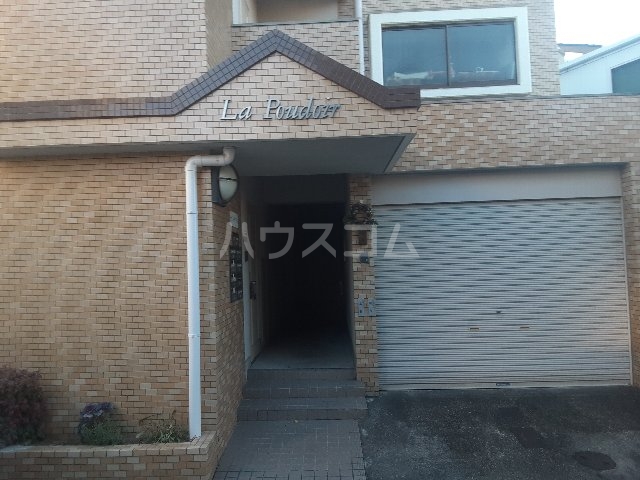 18/27 エントランス