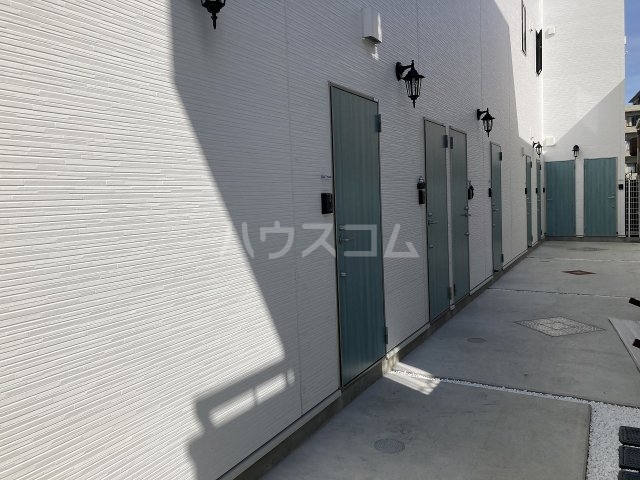 27/30 エントランス