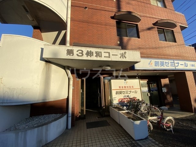 28/30 エントランス