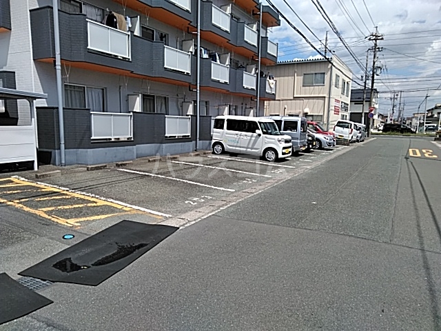 17/25 駐車場