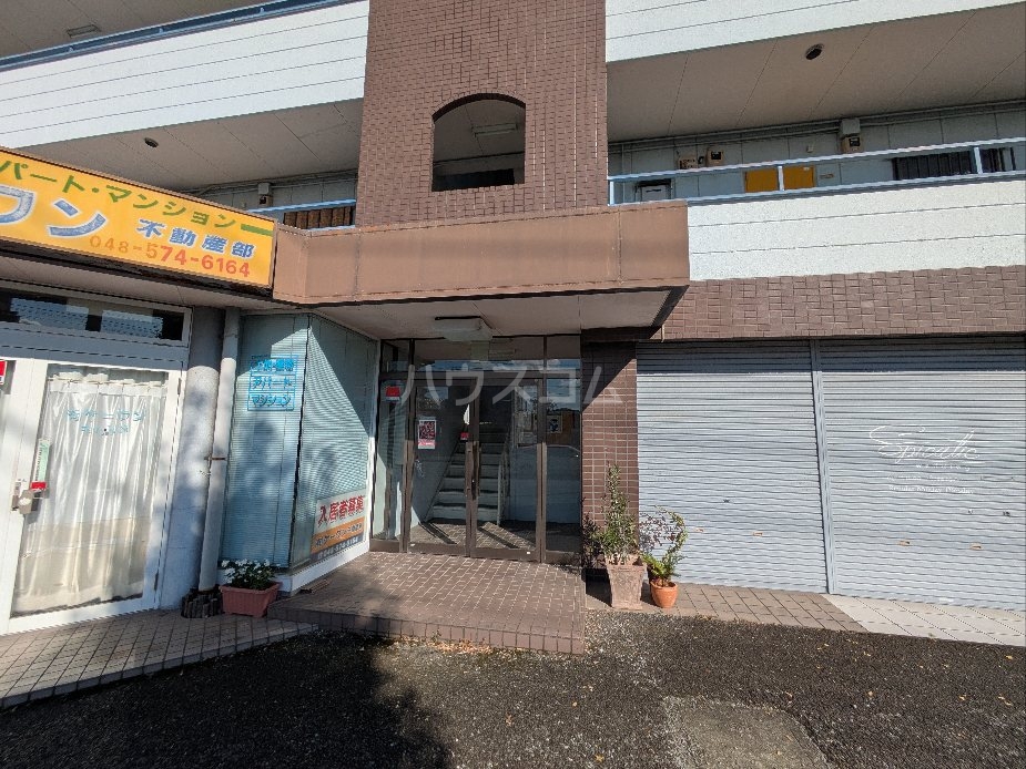 24/30 エントランス