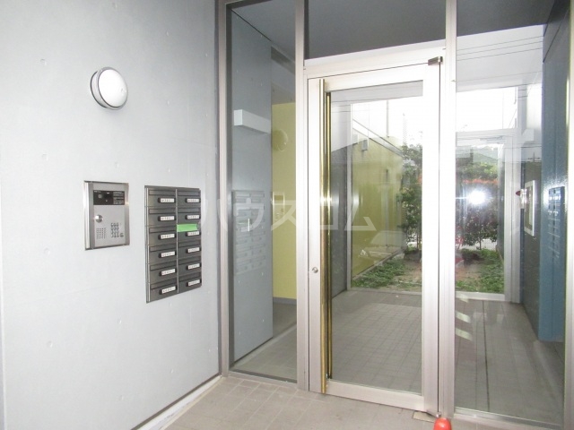 18/23 エントランス