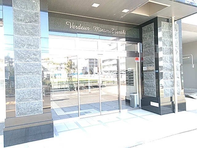 27/30 エントランス