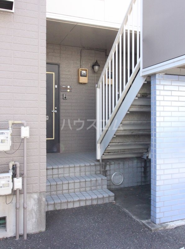 20/23 エントランス