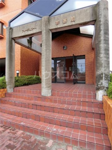 21/30 エントランス