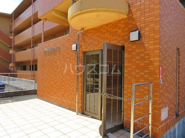 20/30 エントランス