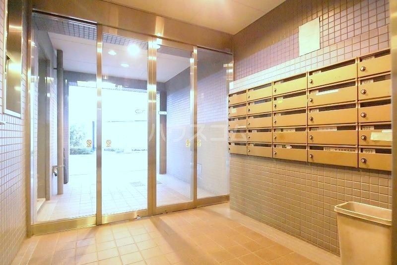 17/23 エントランス