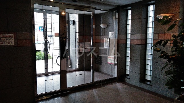 23/30 エントランス