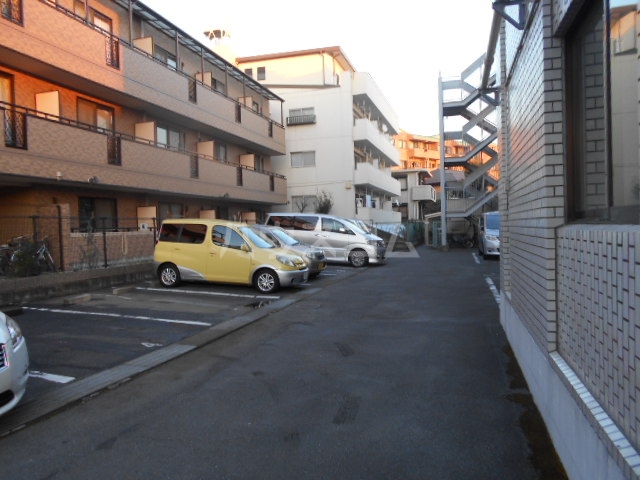 22/23 駐車場